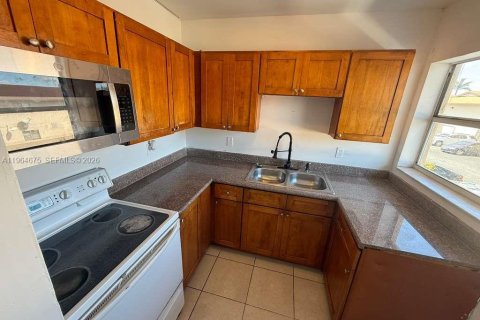 Condominio en alquiler en Hialeah, Florida, 3 dormitorios № 2026049 - foto 11