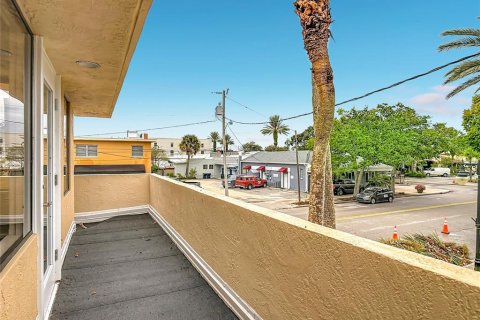 Immobilier commercial à louer à New Smyrna Beach, Floride: 98.85 m2 № 2412724 - photo 7