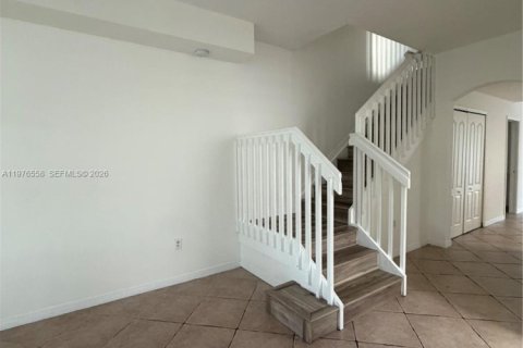 Condominio en alquiler en Miami, Florida, 3 dormitorios, 147.44 m2 № 2079290 - foto 2