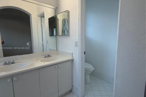 Condominio en alquiler en Miami, Florida, 3 dormitorios, 147.44 m2 № 2079290 - foto 13