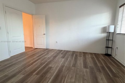 Condominio en alquiler en Miami, Florida, 3 dormitorios, 147.44 m2 № 2079290 - foto 10
