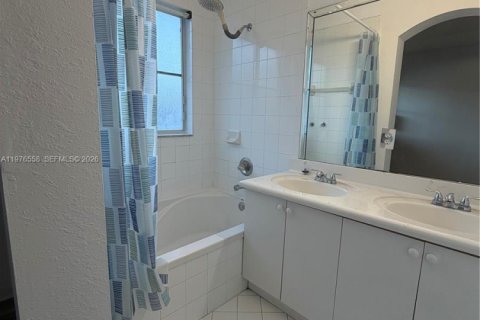 Condominio en alquiler en Miami, Florida, 3 dormitorios, 147.44 m2 № 2079290 - foto 14