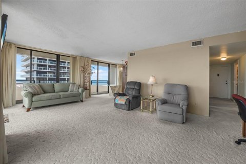 Condo in Daytona Beach, Florida, 2 bedrooms  № 1835104 - photo 18