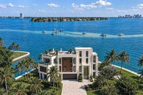 House in Sarasota, Florida 4 bedrooms, 506.6 sq.m. № 2350177