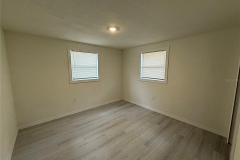 House in New Port Richey, Florida 3 bedrooms, 111.48 sq.m. № 2220714 - photo 10