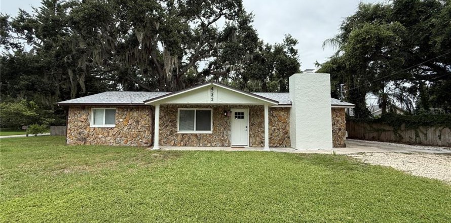 House in New Port Richey, Florida 3 bedrooms, 111.48 sq.m. № 2220714