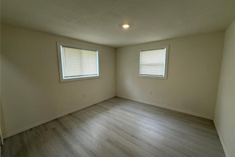 House in New Port Richey, Florida 3 bedrooms, 111.48 sq.m. № 2220714 - photo 11