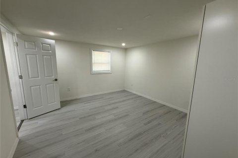 House in New Port Richey, Florida 3 bedrooms, 111.48 sq.m. № 2220714 - photo 6