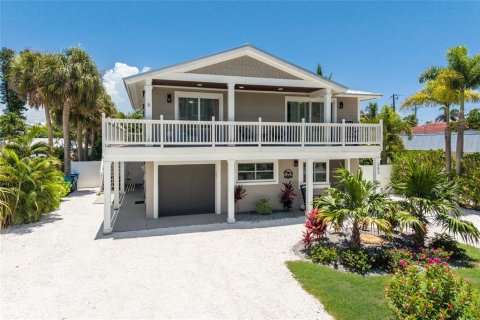 House in Holmes Beach, Florida 4 bedrooms, 200.02 sq.m. № 2197652