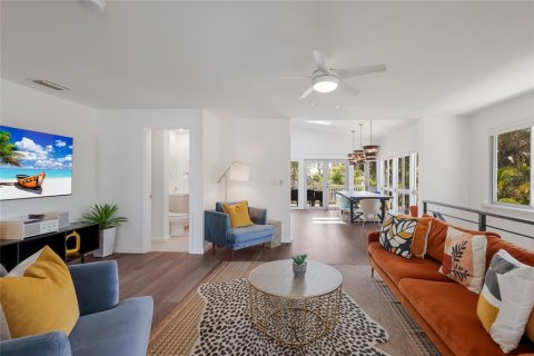 House in Holmes Beach, Florida 4 bedrooms, 200.02 sq.m. № 2197652 - photo 21