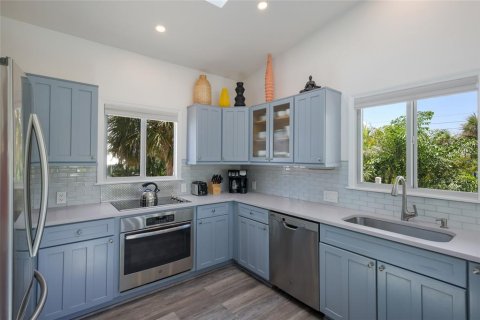 House in Holmes Beach, Florida 4 bedrooms, 200.02 sq.m. № 2197652 - photo 28
