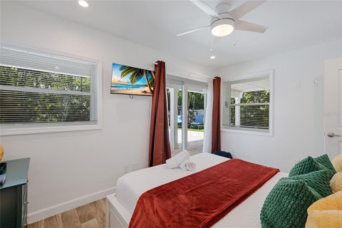 House in Holmes Beach, Florida 4 bedrooms, 200.02 sq.m. № 2197652 - photo 17