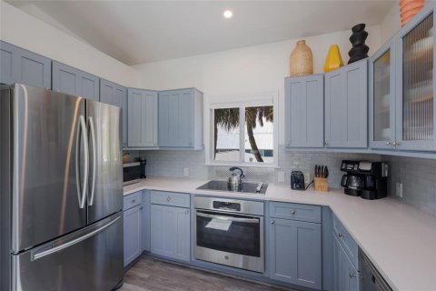 House in Holmes Beach, Florida 4 bedrooms, 200.02 sq.m. № 2197652 - photo 29