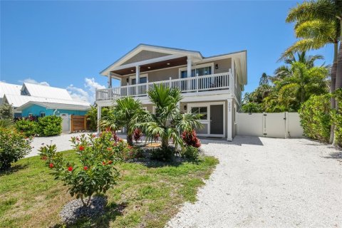 House in Holmes Beach, Florida 4 bedrooms, 200.02 sq.m. № 2197652 - photo 3