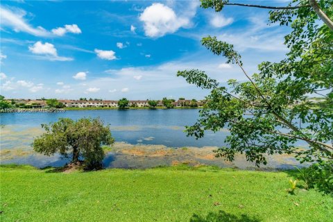 Condo in Miami, Florida, 1 bedroom  № 1994323 - photo 13