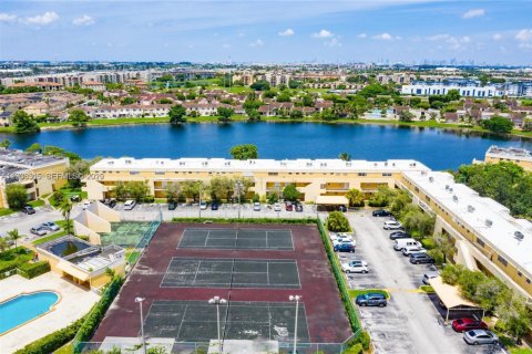 Condo in Miami, Florida, 1 bedroom  № 1994323 - photo 15