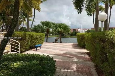 Condo in Miami, Florida, 1 bedroom  № 1994323 - photo 3