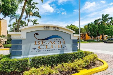 Condo in Miami, Florida, 1 bedroom  № 1994323 - photo 1