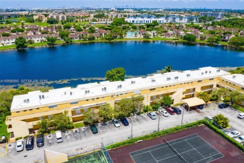 Condo in Miami, Florida, 1 bedroom  № 1994323 - photo 16