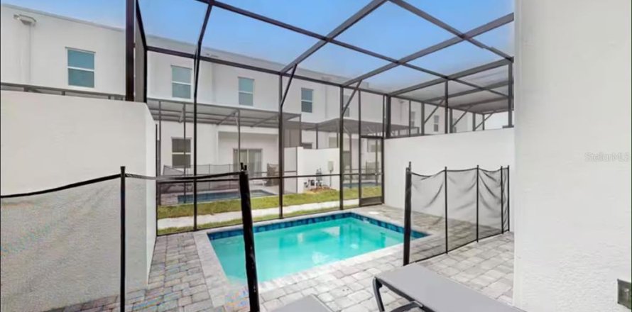 Touwnhouse à Davenport, Floride 5 chambres, 155.24 m2 № 2412573