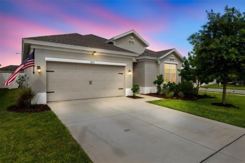 House in Spring Hill, Florida 4 bedrooms, 202.99 sq.m. № 1919400 - photo 1