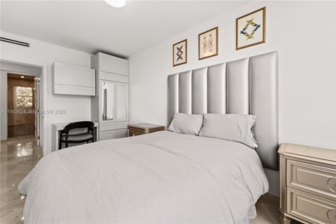 Condo in Miami Beach, Florida, 3 bedrooms № 2153274 - photo 12