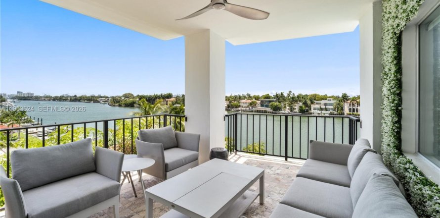 Condo in Miami Beach, Florida, 3 bedrooms № 2153274