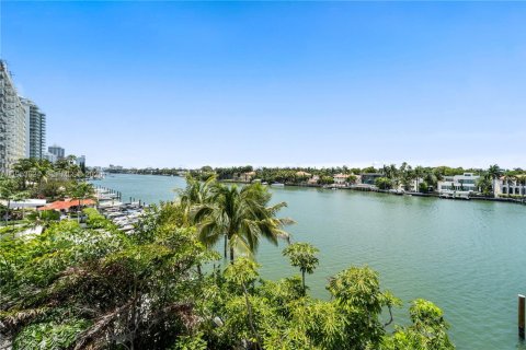 Condo in Miami Beach, Florida, 3 bedrooms № 2153274 - photo 20
