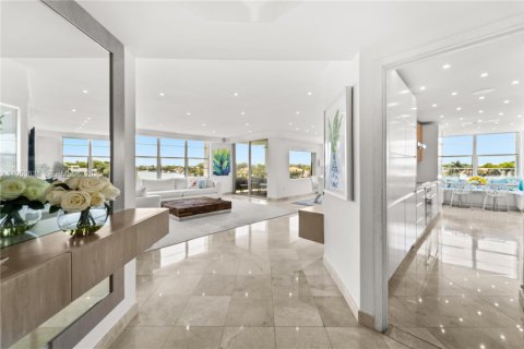Condo in Miami Beach, Florida, 3 bedrooms № 2153274 - photo 2