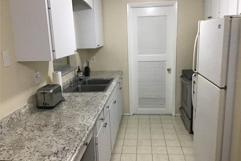Villa ou maison à louer à Englewood, Floride: 2 chambres, 82.96 m2 № 2110746 - photo 4
