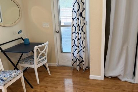Villa ou maison à louer à Englewood, Floride: 2 chambres, 82.96 m2 № 2110746 - photo 10