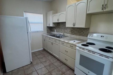 House in Port Charlotte, Florida 2 bedrooms, 74.69 sq.m. № 1802175 - photo 4