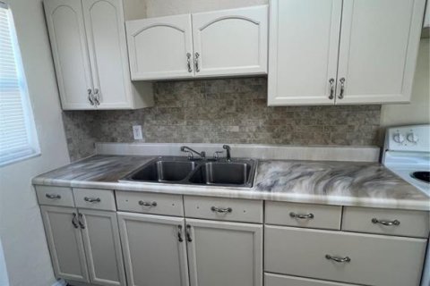 House in Port Charlotte, Florida 2 bedrooms, 74.69 sq.m. № 1802175 - photo 5