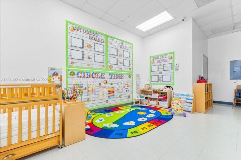 Propiedad comercial en venta en Kendall, Florida № 1993366 - foto 17