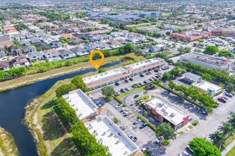 Propiedad comercial en venta en Kendall, Florida № 1993366 - foto 27