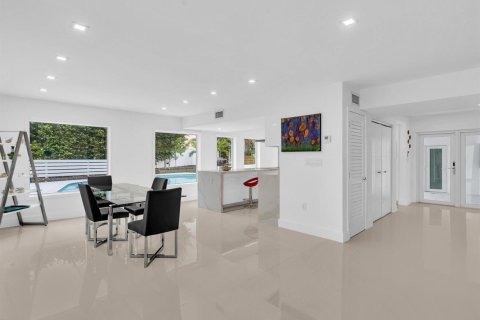 Villa ou maison à vendre à Pompano Beach, Floride: 4 chambres, 244.52 m2 № 2089544 - photo 10