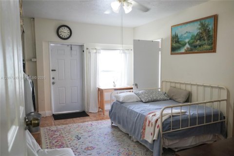 House in Miami, Florida 3 bedrooms, 176.33 sq.m. № 2074388 - photo 9