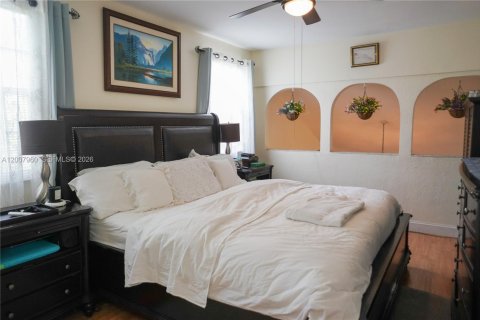 House in Miami, Florida 3 bedrooms, 176.33 sq.m. № 2074388 - photo 7