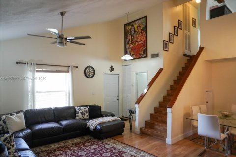 House in Miami, Florida 3 bedrooms, 176.33 sq.m. № 2074388 - photo 4