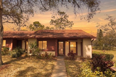 Condominio en Hudson, Florida, 2 dormitorios  № 2275602