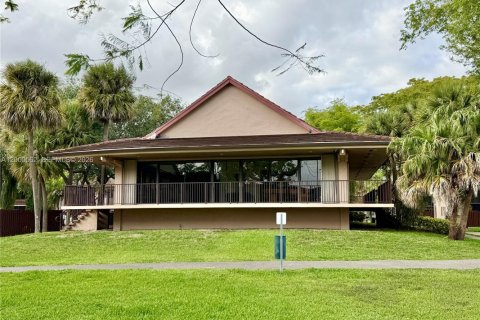 Condo in Miami, Florida, 2 bedrooms  № 2065324 - photo 11