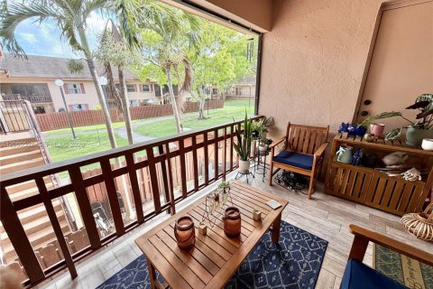 Condo in Miami, Florida, 2 bedrooms  № 2065324 - photo 10