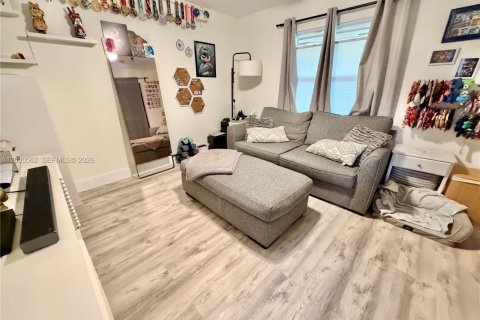 Condo in Miami, Florida, 2 bedrooms  № 2065324 - photo 7