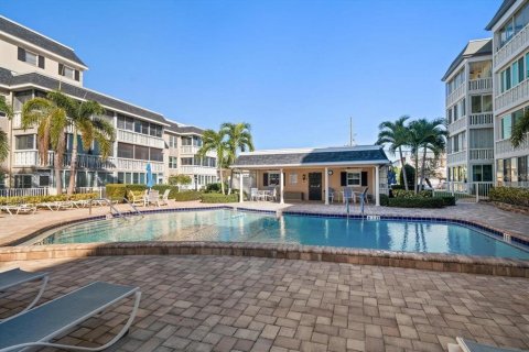 Condo in Belleair Bluffs, Florida, 3 bedrooms  № 2238431 - photo 28