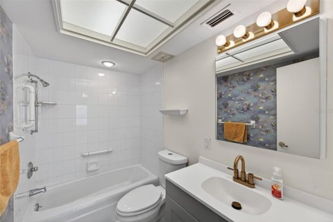 Condo in Belleair Bluffs, Florida, 3 bedrooms  № 2238431 - photo 25