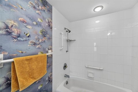 Condo in Belleair Bluffs, Florida, 3 bedrooms  № 2238431 - photo 26