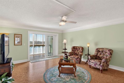 Condo in Belleair Bluffs, Florida, 3 bedrooms  № 2238431 - photo 7