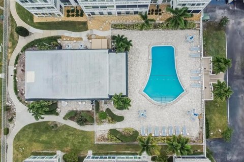 Condo in Belleair Bluffs, Florida, 3 bedrooms  № 2238431 - photo 27