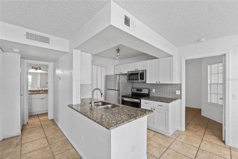 Condo in Orlando, Florida, 2 bedrooms  № 1831241 - photo 11