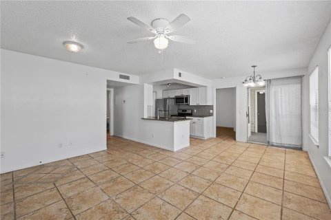 Condo in Orlando, Florida, 2 bedrooms  № 1831241 - photo 7